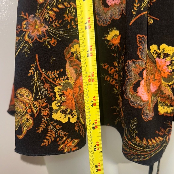 Urban Outfitters Black and Orange Floral Tie-Front Top - Picture 12 of 13